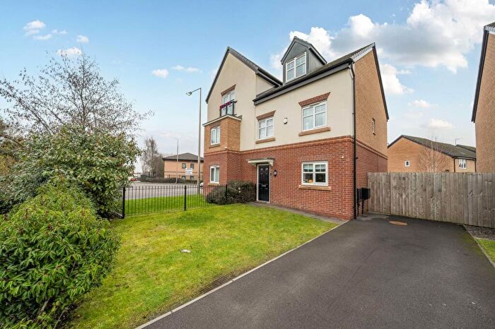 3 Bedroom Semi Detached House For Sale In Knights Close, Atherton, M46