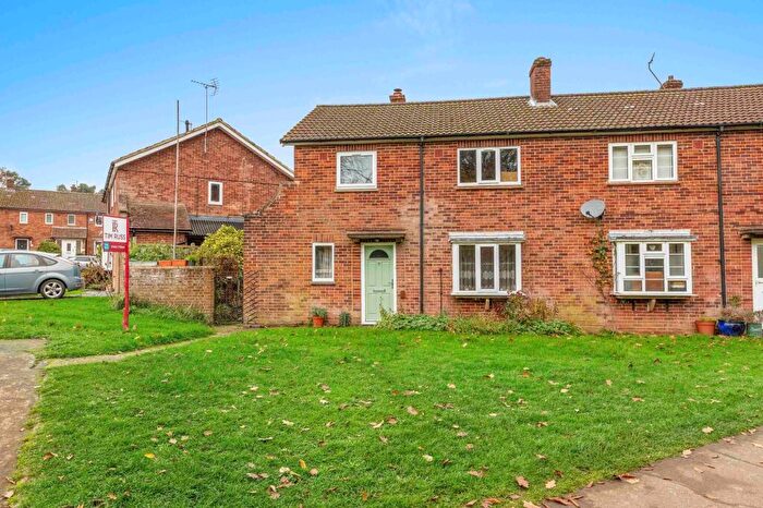 3 Bedroom Semi Detached House For Sale In Misbourne Drive, Great Missenden, HP16