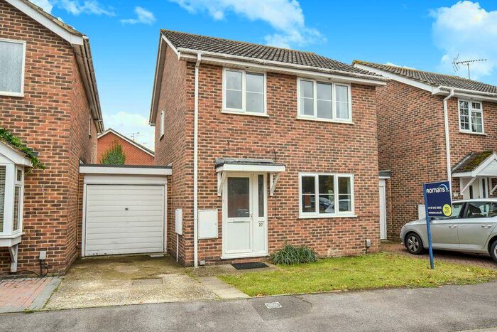 3 Bedroom Link Detached House To Rent In Felixstowe Close, Earley, RG6