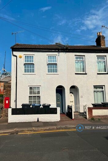 2 Bedroom Semi-Detached House To Rent In Croydon, Croydon, CR0