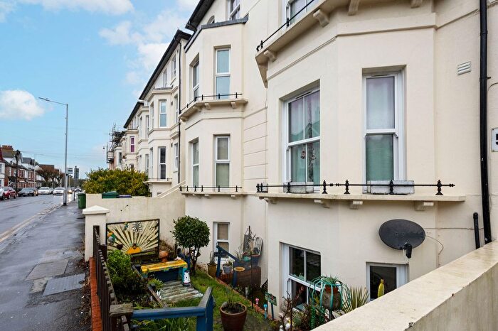 1 Bedroom Flat For Sale In Cheriton Road, Folkestone, CT20