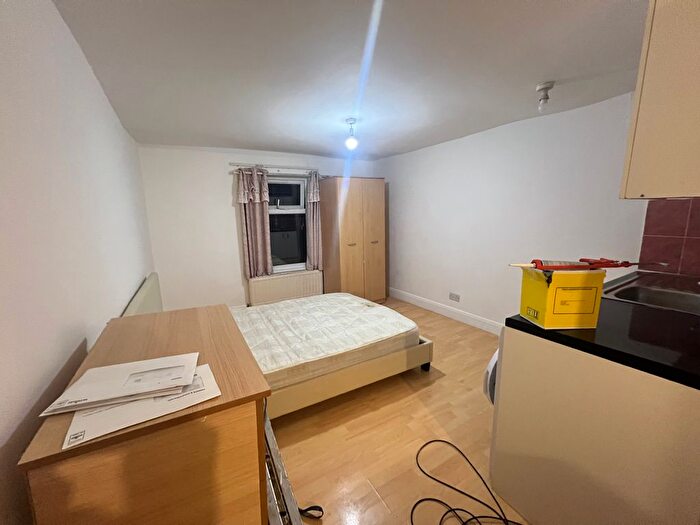 Studio To Rent In Wightman Rd, London, N8
