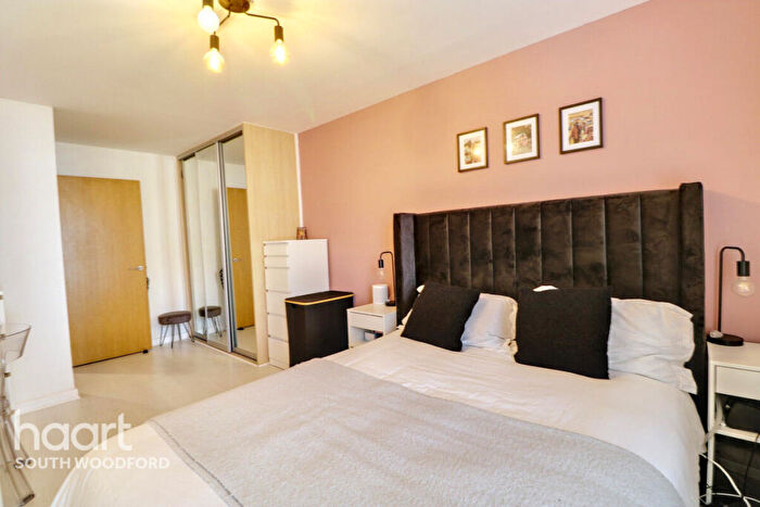 1 Bedroom Apartment For Sale In Imperial Heights, South Woodford, E18