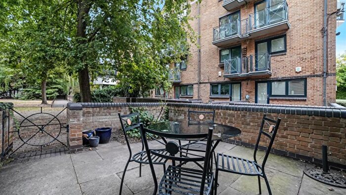 2 Bedroom Property To Rent In Undine Road, London, E14