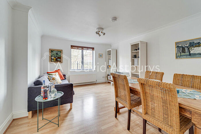 3 Bedroom Flat To Rent In Tollington Way, Holloway, London, N7