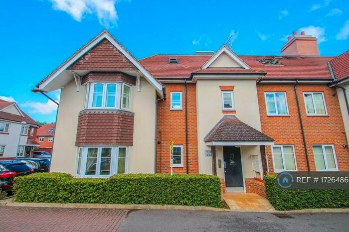 2 Bedroom Flat To Rent In Esher, Hinchley Wood, KT10