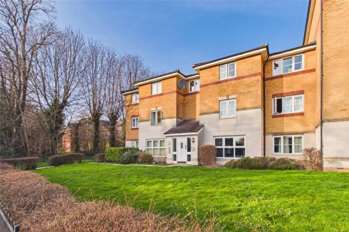 2 Bedroom Flat For Sale In London Road, Newbury, Berkshire, RG14