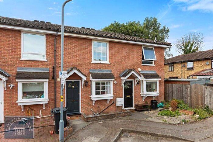 2 Bedroom House To Rent In Greenstone Mews, Wanstead, E11