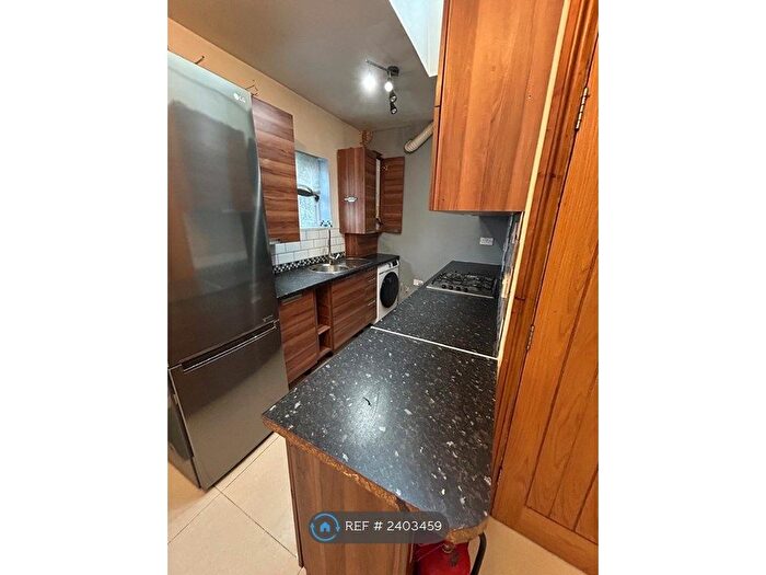 2 Bedroom Flat To Rent In Ilford, London, IG2