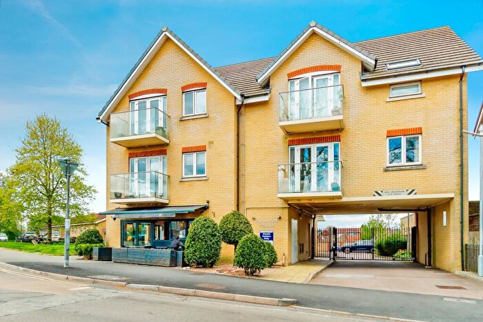 2 Bedroom Flat For Sale In Chaldon Road, Caterham, Surrey, CR3