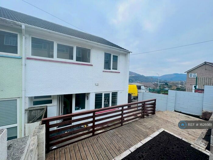 4 Bedroom Terraced House To Rent In Forsythia Close, Risca, Newport, NP11