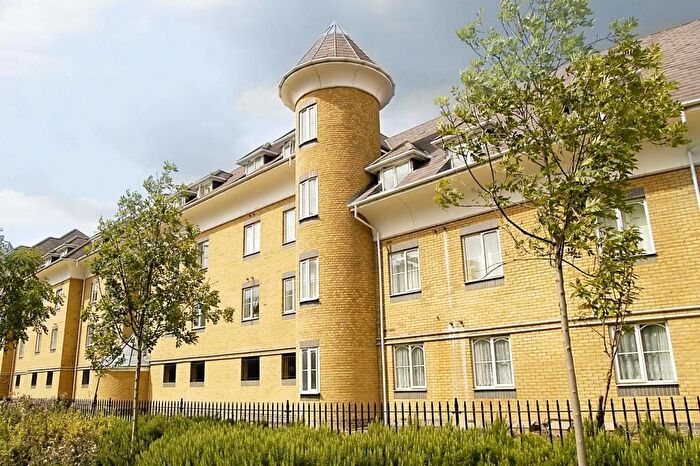 2 Bedroom Flat To Rent In Century Court, Woking, GU21