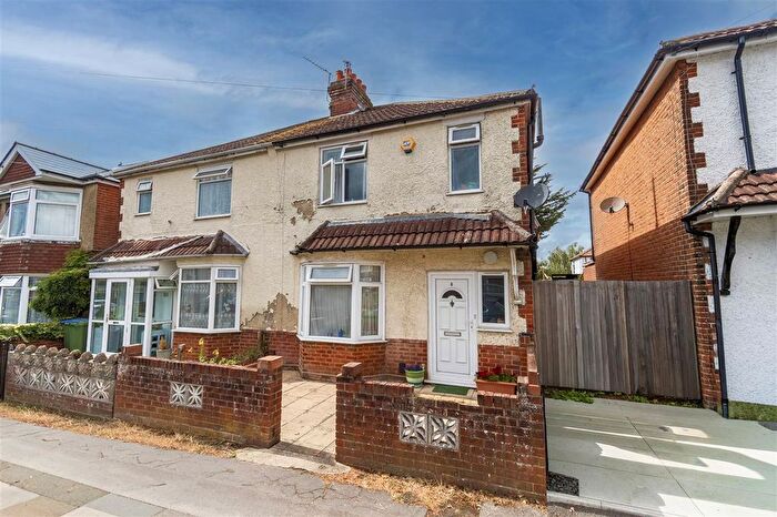 3 Bedroom Semi-detached House For Sale In Sandown Road, Southampton, SO15