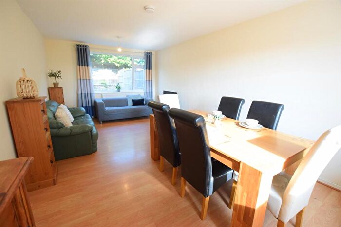 4 Bedroom End Of Terrace House To Rent In Rolleston Close - Student House - /, LN2