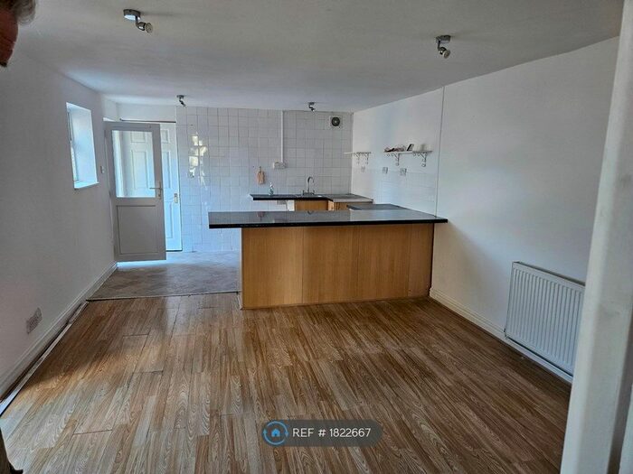 1 Bedroom Flat To Rent In Ashburnham Road, Hastings, TN35