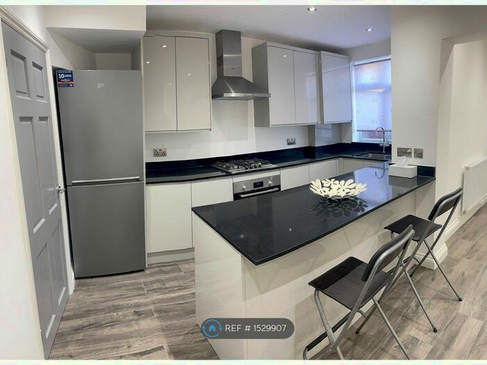 3 Bedroom Semi-Detached House To Rent In Islip Manor Road, Northolt, UB5