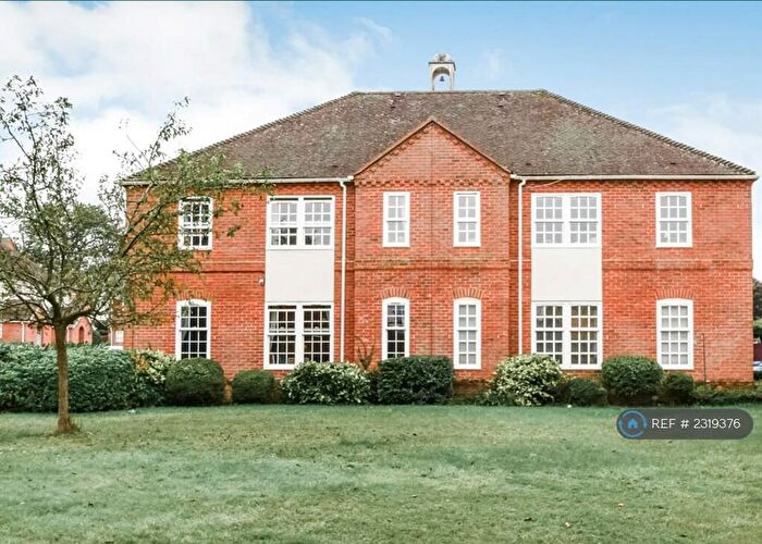 1 Bedroom Flat To Rent In Calcott Park, Yateley, GU46