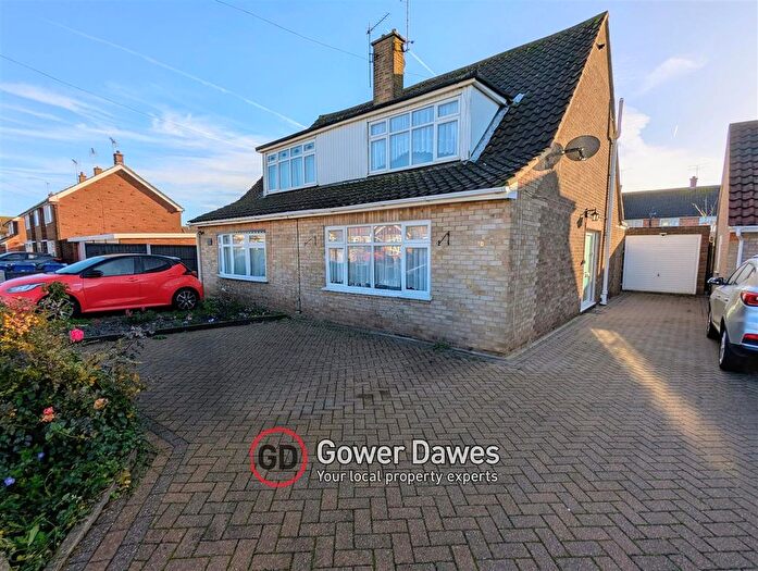 3 Bedroom Semi-Detached House To Rent In Warburtons, Stanford-Le-Hope, SS17