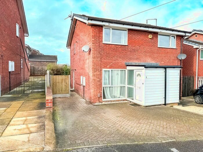 2 Bedroom Semi-Detached House To Rent In Birchtree Close, Wakefield, WF1