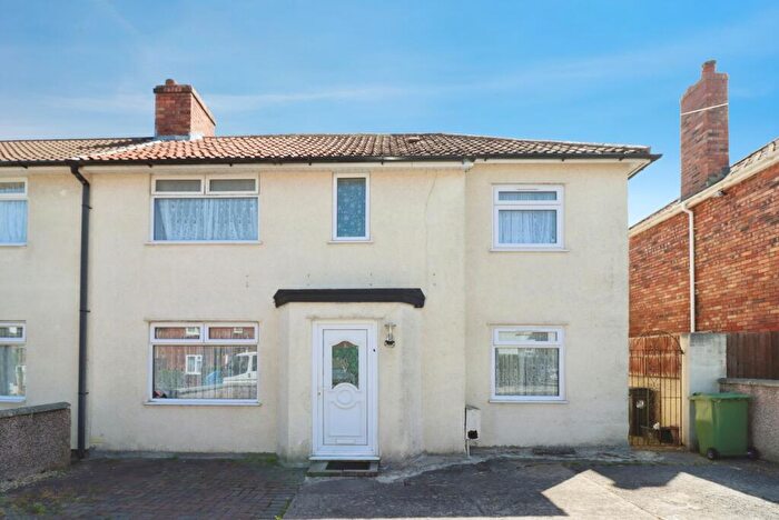 3 Bedroom Semi-Detached House For Sale In Forest Walk, Fishponds, Bristol, BS16