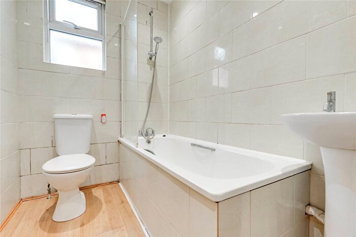 2 Bedroom Flat To Rent In Merton Road, Southfields, SW18