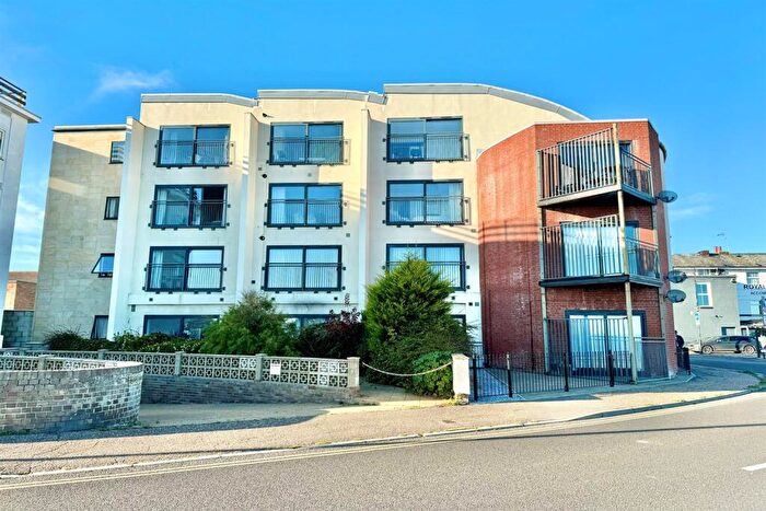 2 Bedroom Apartment For Sale In The Parade, Walton On The Naze, CO14