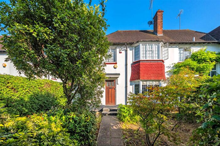 4 Bedroom Semi-Detached House To Rent In Sutcliffe Close, London, NW11