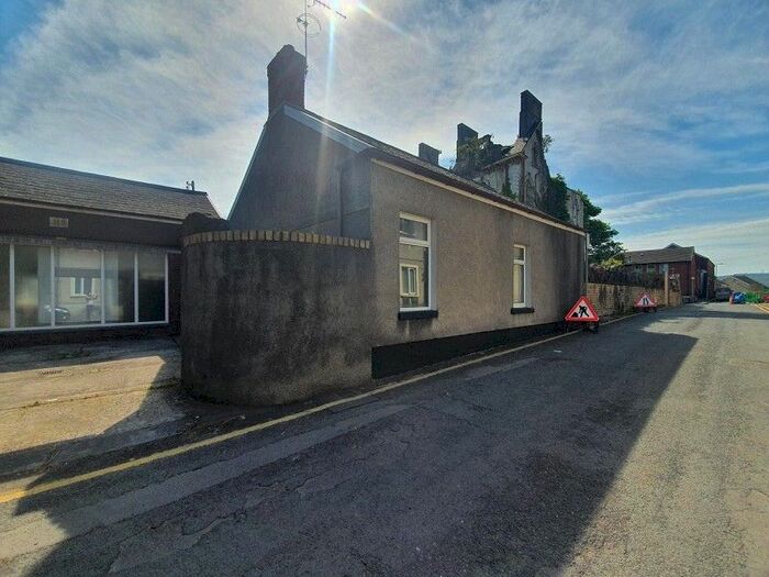 2 Bedroom Bungalow To Rent In Glantawe Street, Morriston, Swansea, City And County Of Swansea., SA6