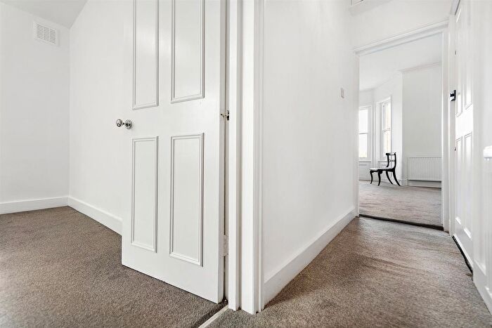 1 Bedroom Flat To Rent In Elsynge Road, London, SW18