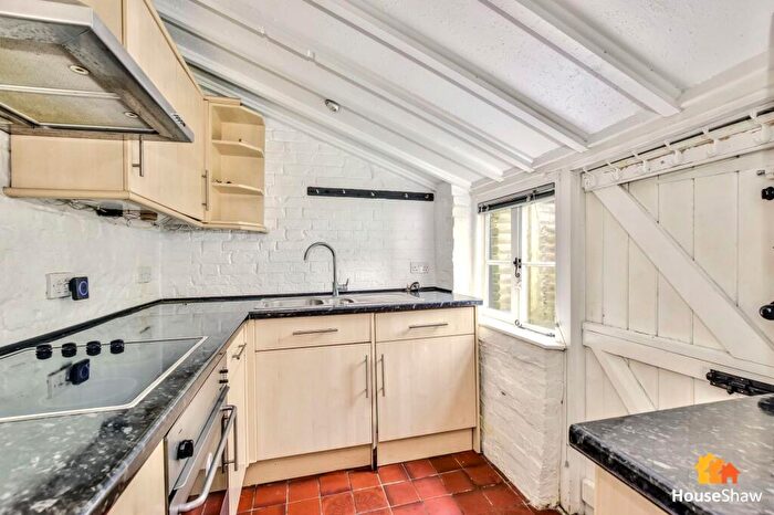 2 Bedroom Detached House For Sale In George Street, Chesham, HP5