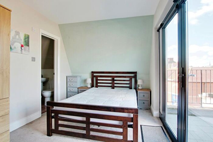 2 Bedroom Flat For Sale In Harbour Parade, Ramsgate, Kent, CT11
