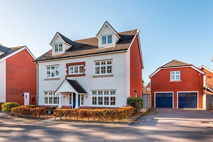 5 Bedroom Detached House For Sale In Wood Leaze, Devizes, SN10
