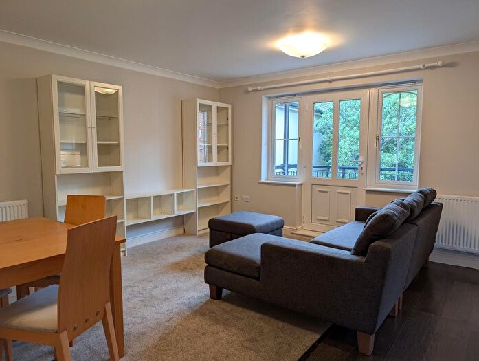 2 Bedroom Flat To Rent In Phoenix House, Oxford Road, Reading, Berkshire, RG1