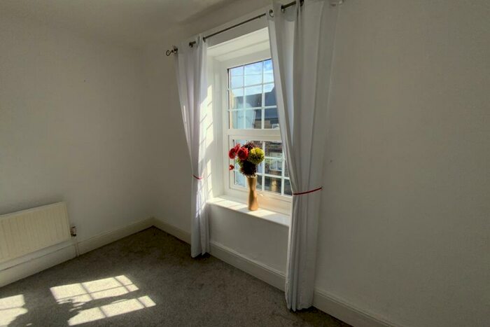 2 Bedroom Cottage For Sale In Furnace Lane, Sheffield, S13