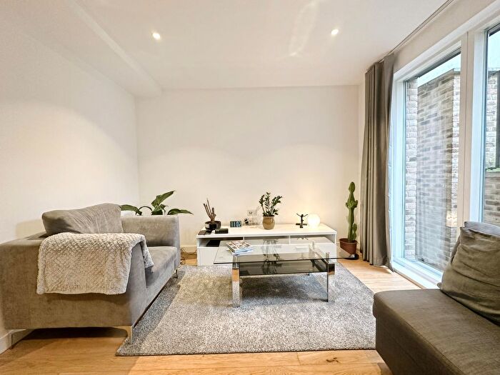 2 Bedroom Flat To Rent In Hand Axe Yard, Kings Cross, WC1X