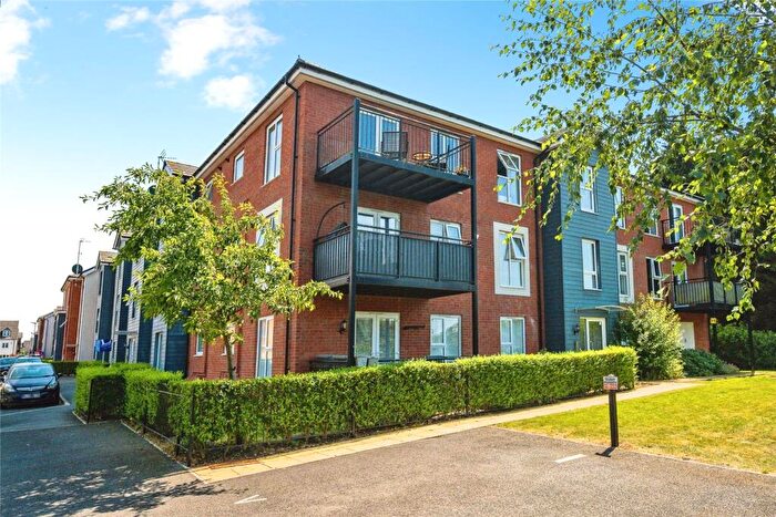 2 Bedroom Flat For Sale In Tilling Green, Dunstable, Bedfordshire, LU5