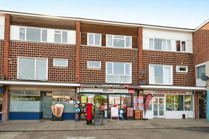 3 Bedroom Maisonette For Sale In Rails Lane, Hayling Island, Hampshire, PO11