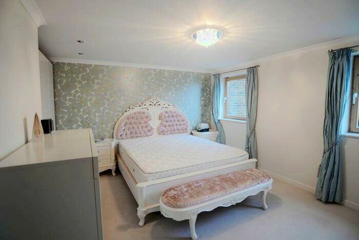 3 Bedroom Apartment For Sale In Meridian Place, London, E14