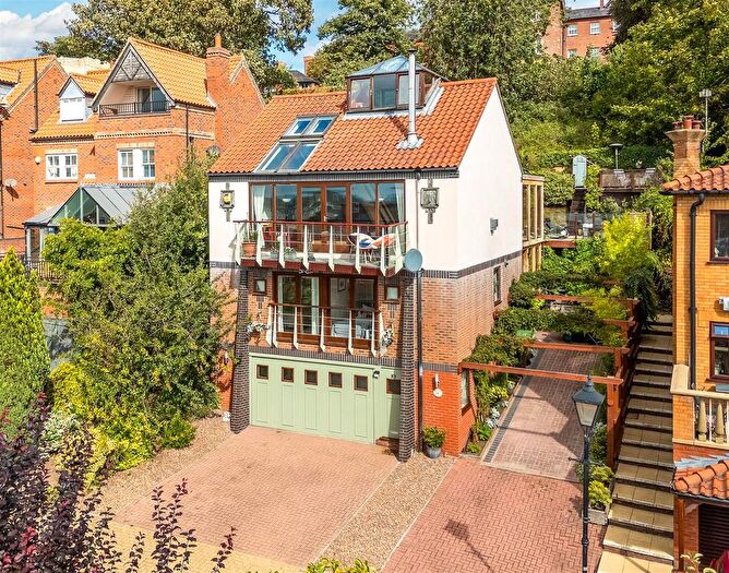3 Bedroom Detached House For Sale In St. Michaels Terrace, Lincoln, LN1