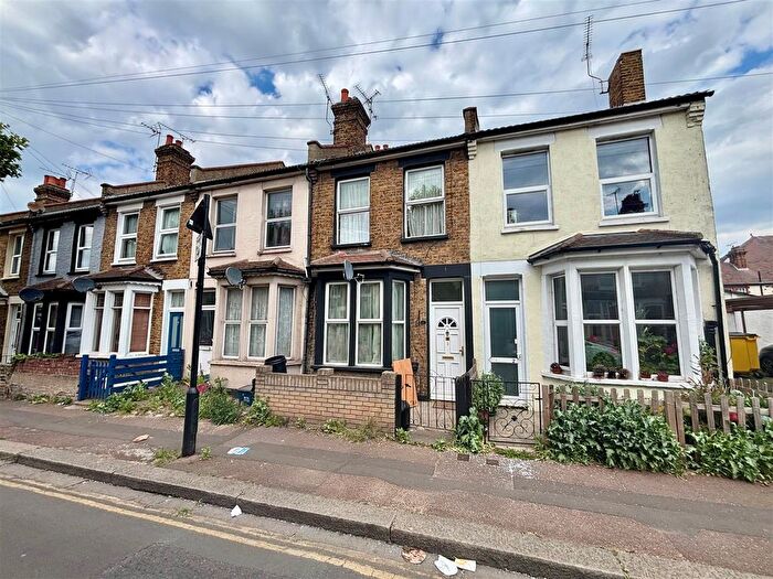 2 Bedroom Terraced House To Rent In Tudor Road, Westcliff-On-Sea, SS0