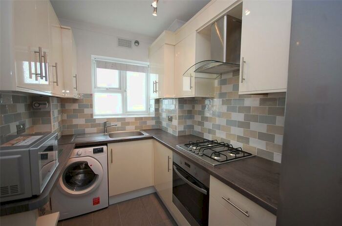 2 Bedroom Apartment To Rent In High Road, North Finchley, N12