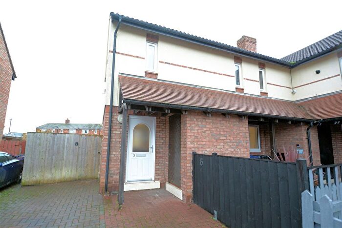 3 Bedroom Semi-Detached House To Rent In Bishop Court, Selby, YO8