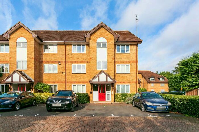 1 Bedroom Flat To Rent In Rochester Drive, Watford, Hertfordshire, WD25