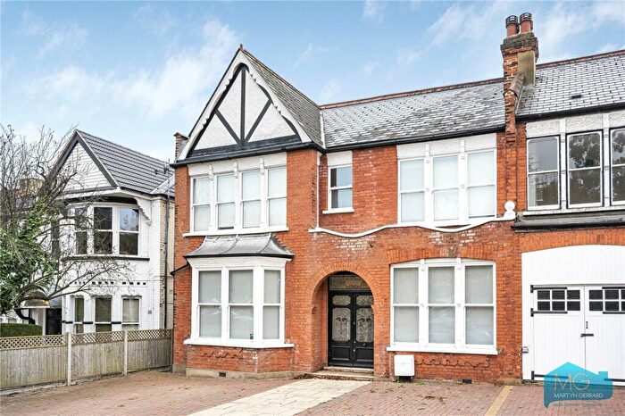 4 Bedroom Semi Detached House For Sale In Holden Road, Woodside Park, London, N12