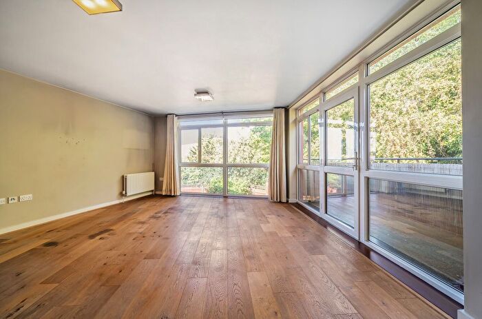 2 Bedroom Flat For Sale In Tylney Close, Chigwell, London, IG7