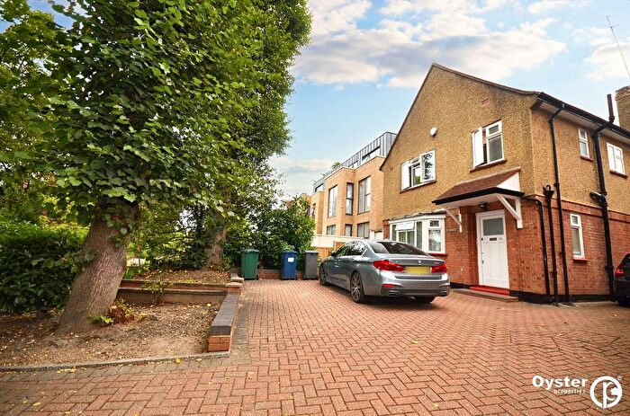 3 Bedroom Detached House To Rent In Woodside Grange Road, London, N12