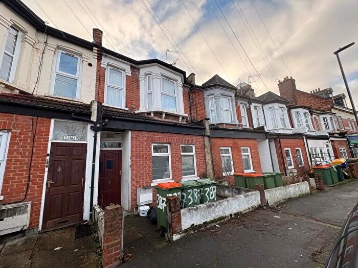 2 Bedroom Flat To Rent In Dersingham Avenue, London, E12