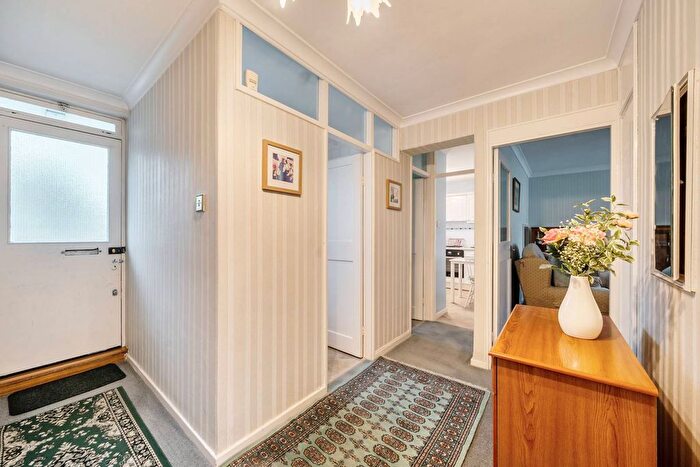 2 Bedroom Flat For Sale In Churchill Gardens, Pimlico, London, SW1V