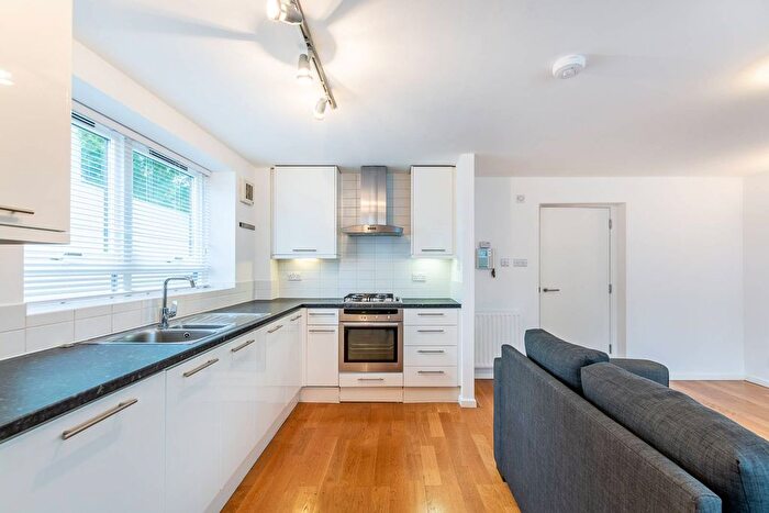 1 Bedroom Flat To Rent In Kew Bridge Court, Chiswick, London, W4