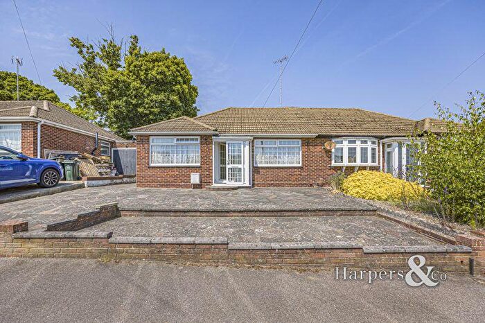 2 Bedroom Semi-Detached Bungalow For Sale In Squires Way, Dartford, DA2